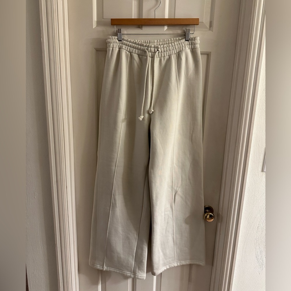 Zara Women's Cream Wide Leg Sweatpants!